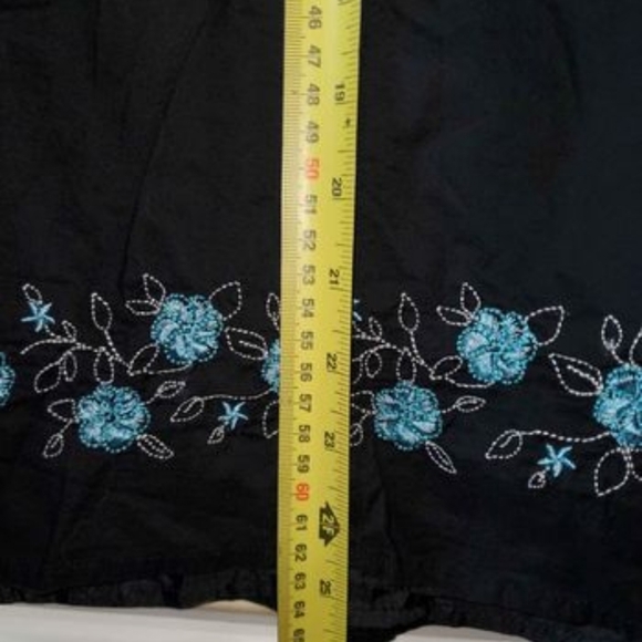 Womens Reitmans Black skirt with blue flower design on bottom Size 16 - Picture 7 of 7
